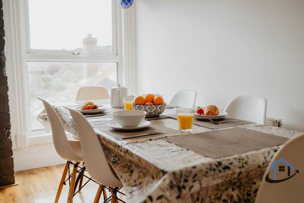 Indigo Snug - Gorgeous 2 Bed Flat In The Heart Of קרומר מראה חיצוני תמונה