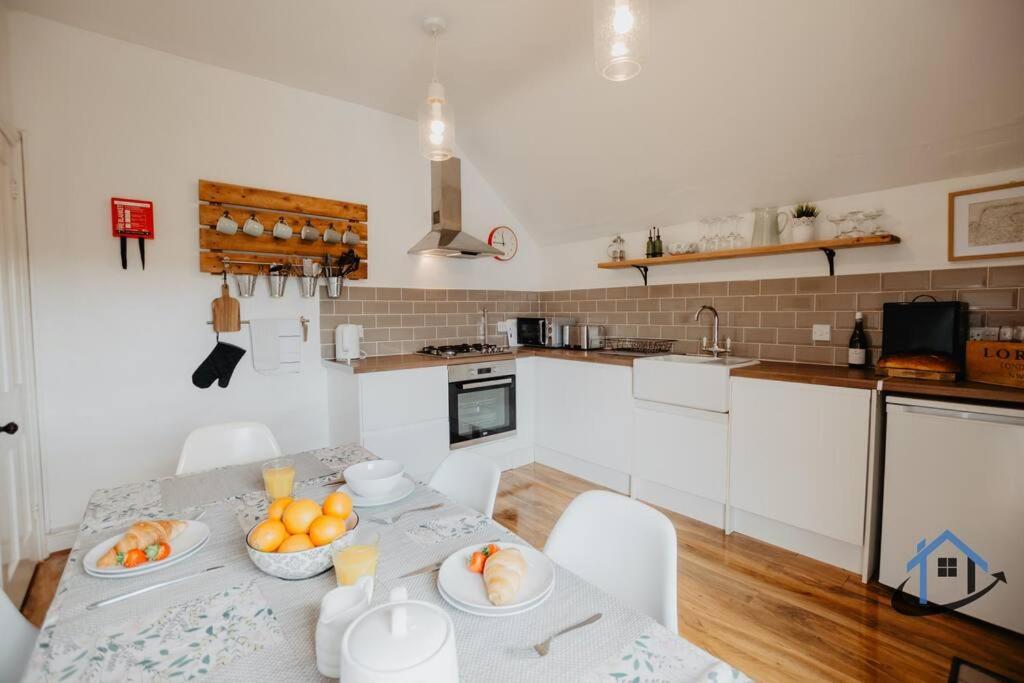 Indigo Snug - Gorgeous 2 Bed Flat In The Heart Of קרומר מראה חיצוני תמונה